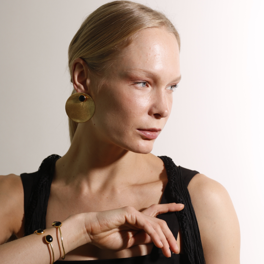 TATIANA, ARETES DESMONTABLES CON BAÑO DE ORO Y PIEDRAS NATURALES.