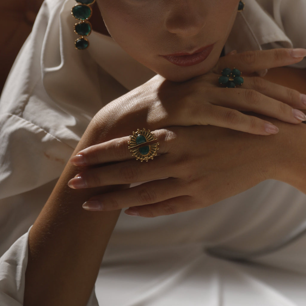 LORETTE, ANILLO AJUSTABLE CON PIEDRAS NATURALES Y BAÑO DE ORO