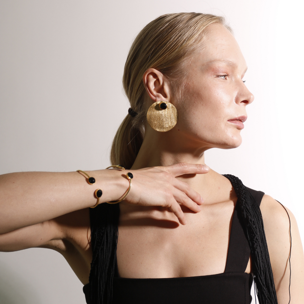 TATIANA, ARETES DESMONTABLES CON BAÑO DE ORO Y PIEDRAS NATURALES.