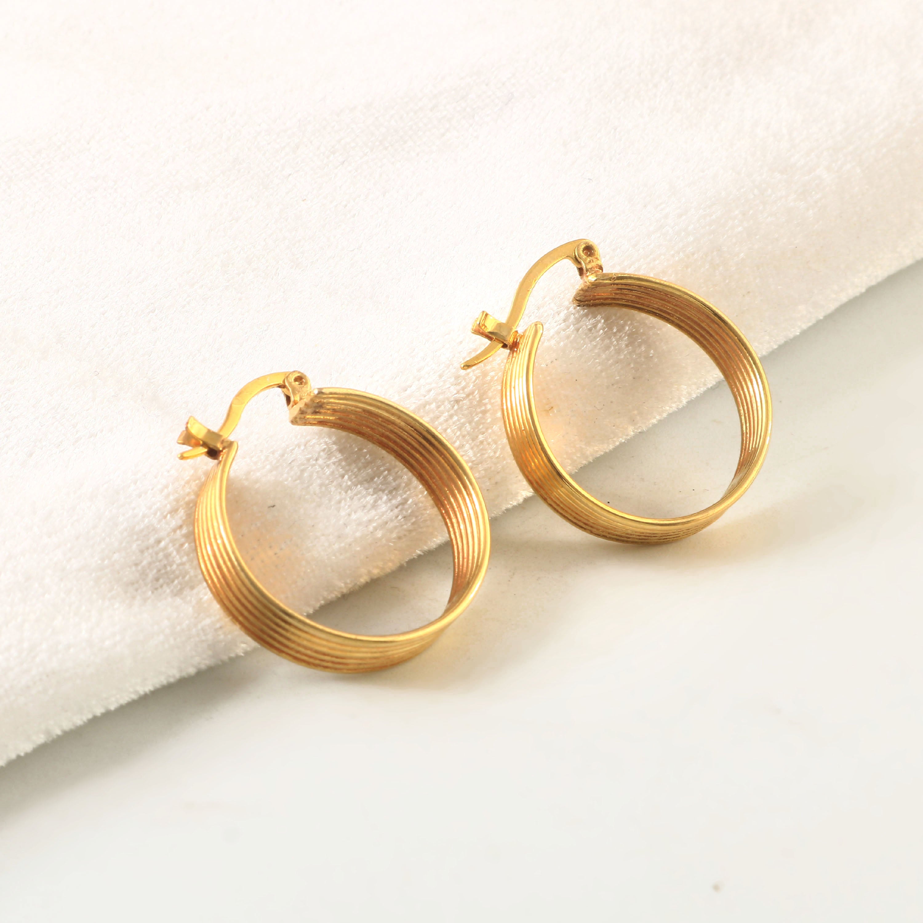 MINI AVA, ARRACADAS CON BAÑO DE ORO