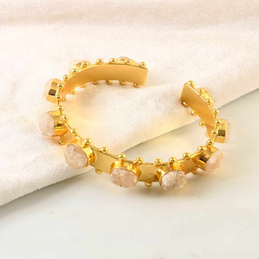 ARELA, CON PIEDRAS NATURALES Y BAÑO DE ORO