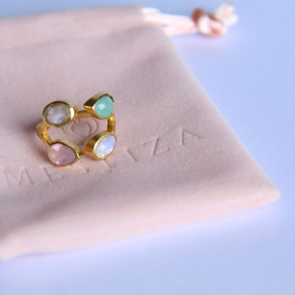 IVANA, ANILLOS CON PIEDRAS NATURALES Y BAÑO DE ORO.