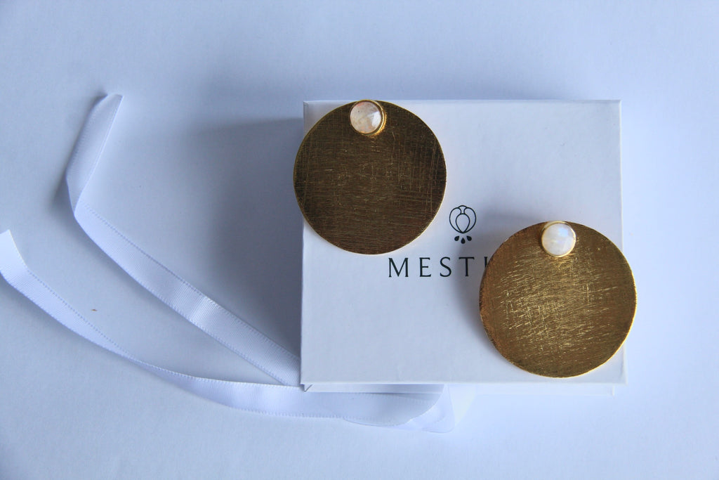 TATIANA, ARETES DESMONTABLES CON BAÑO DE ORO Y PIEDRAS NATURALES.