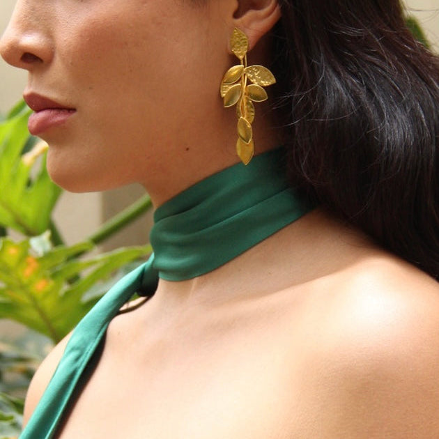 ELI, ARETES DORADOS CON BAÑO DE ORO.