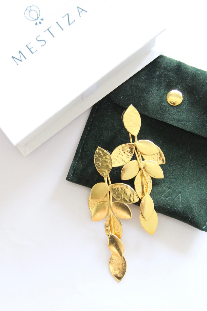 ELI, ARETES DORADOS CON BAÑO DE ORO.