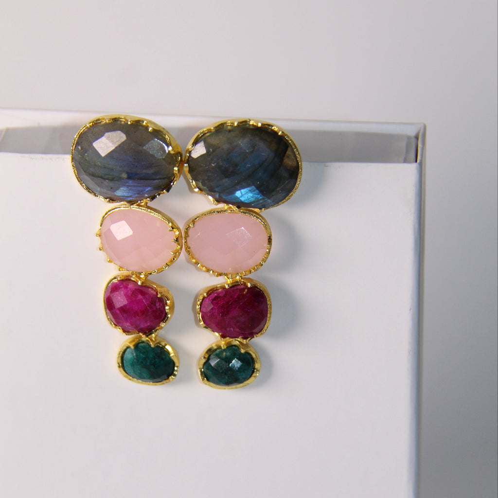 LARA, ARETES DESMONTABLES, CON PIEDRAS NATURALES Y BAÑO DE ORO