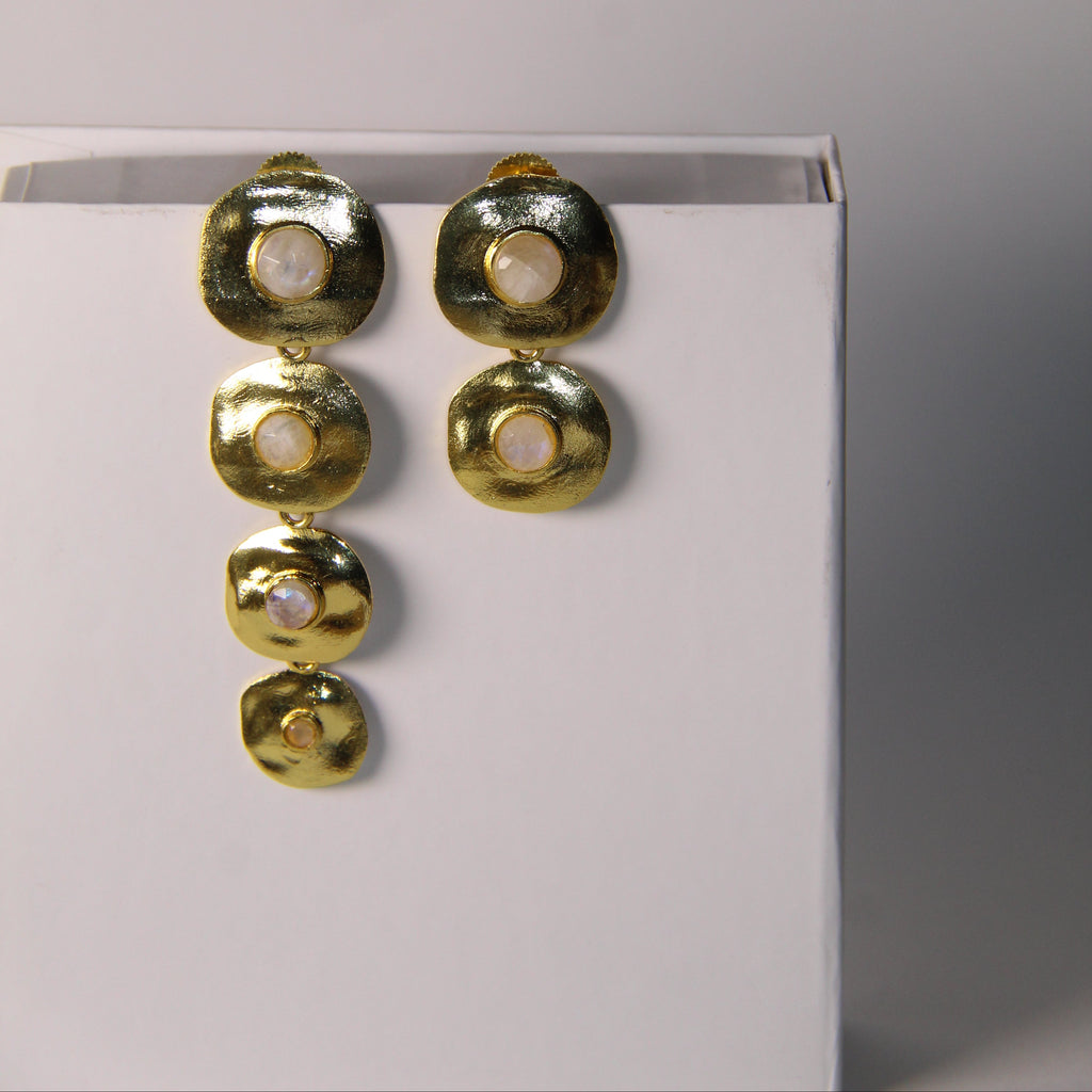 PADMA, ARETES DESMONTABLES CON PIEDRAS NATURALES Y BAÑO DE ORO