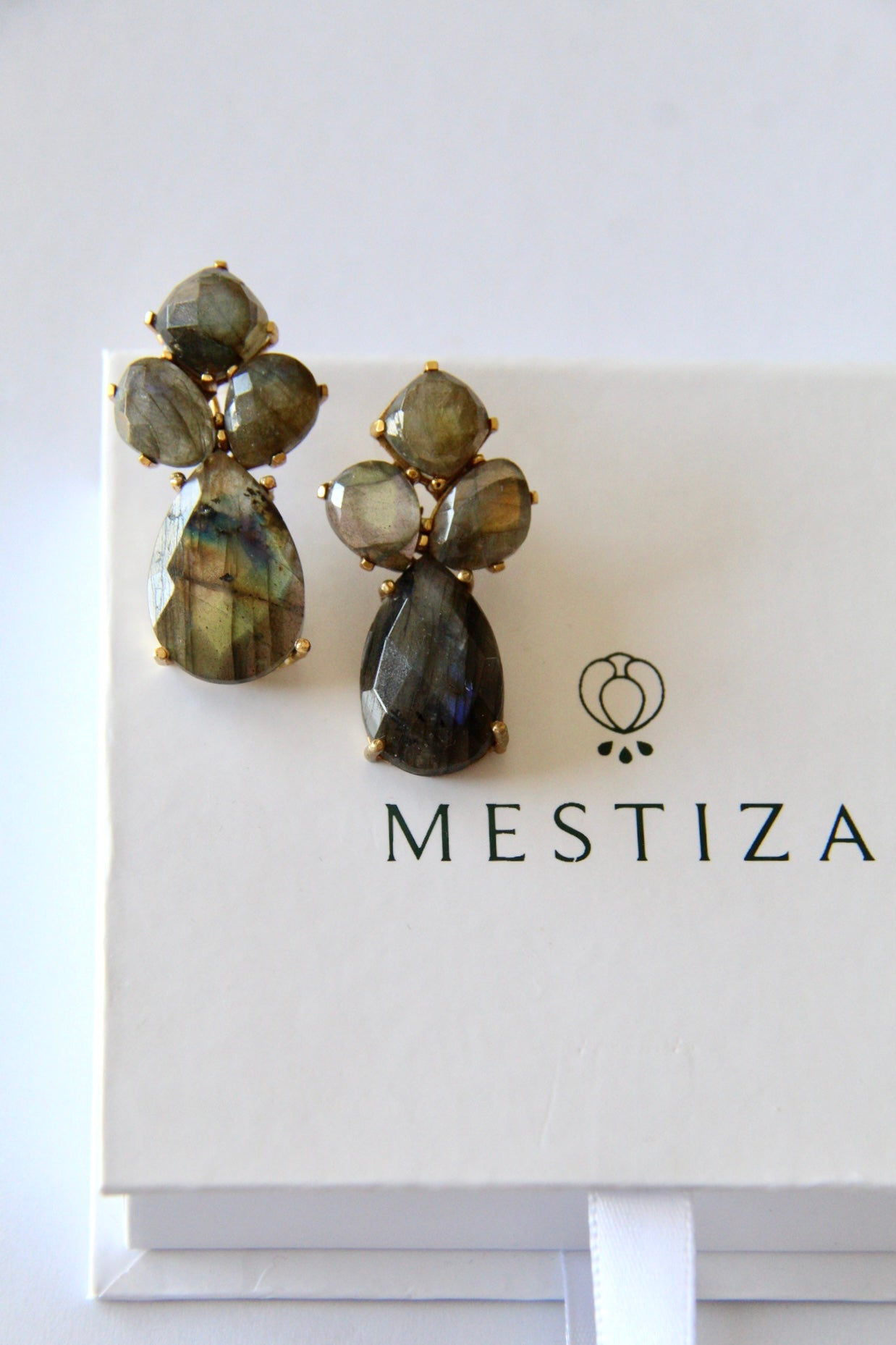 CECILE, aretes desmontables con piedras naturales