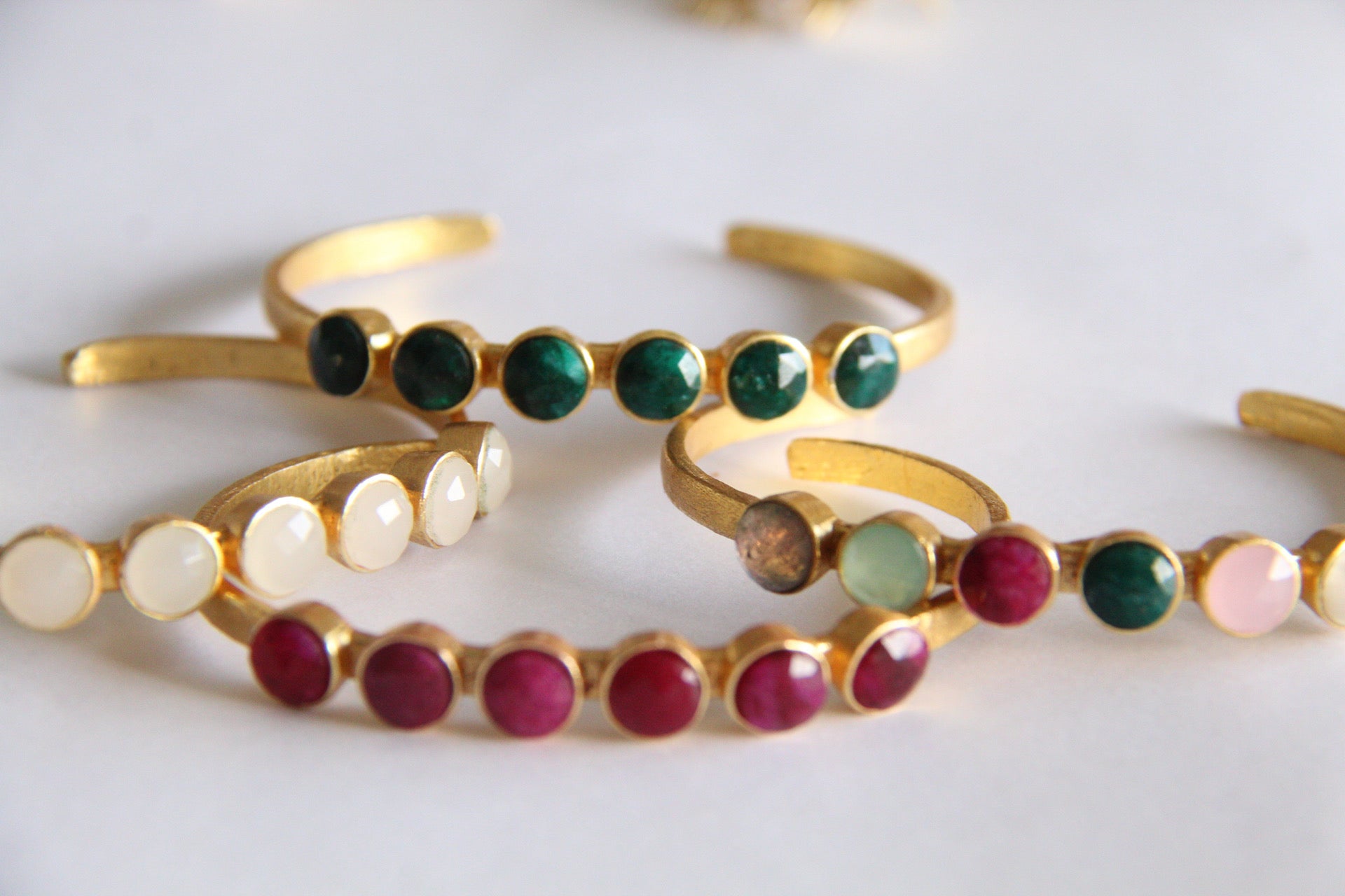 BONN, BRAZALETE CON 6 PIEDRAS NATURALES