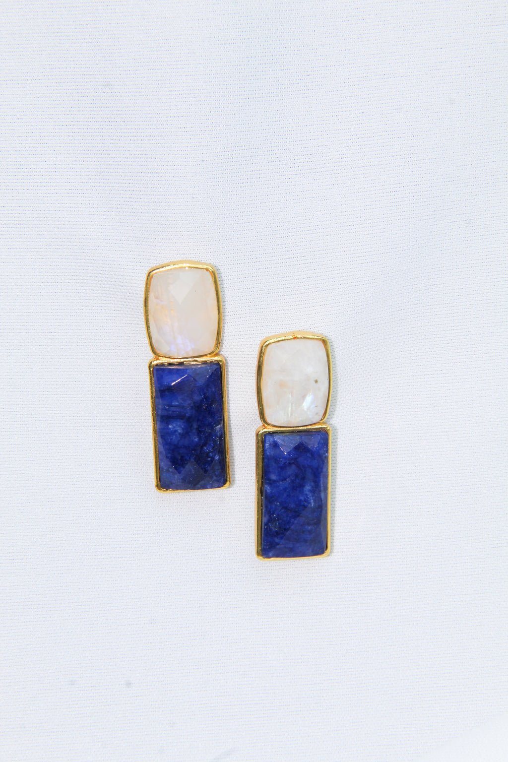 MARINA, ARETES CON PIEDRAS NATURALES Y BAÑO DE ORO