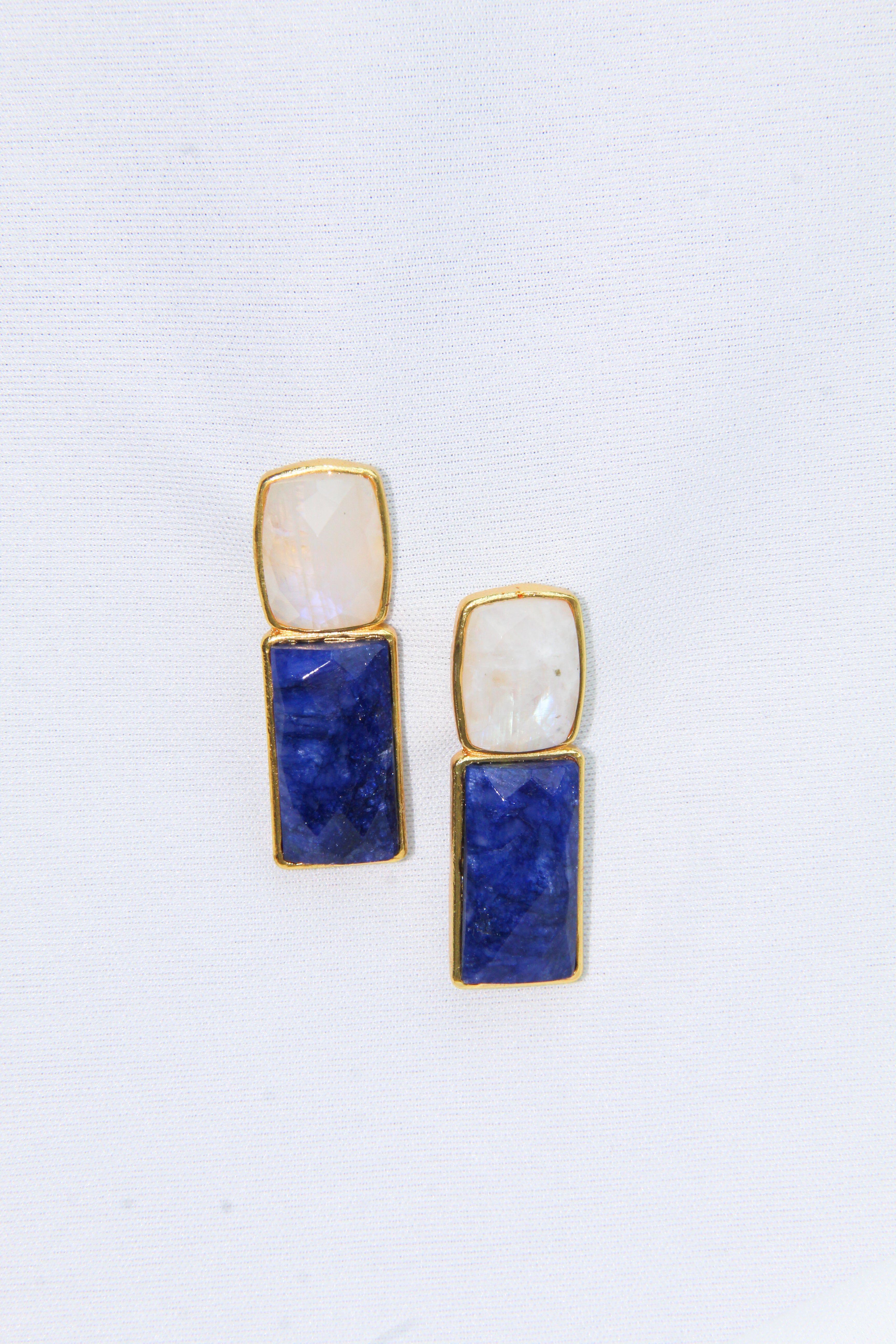 MARINA, ARETES CON PIEDRAS NATURALES Y BAÑO DE ORO
