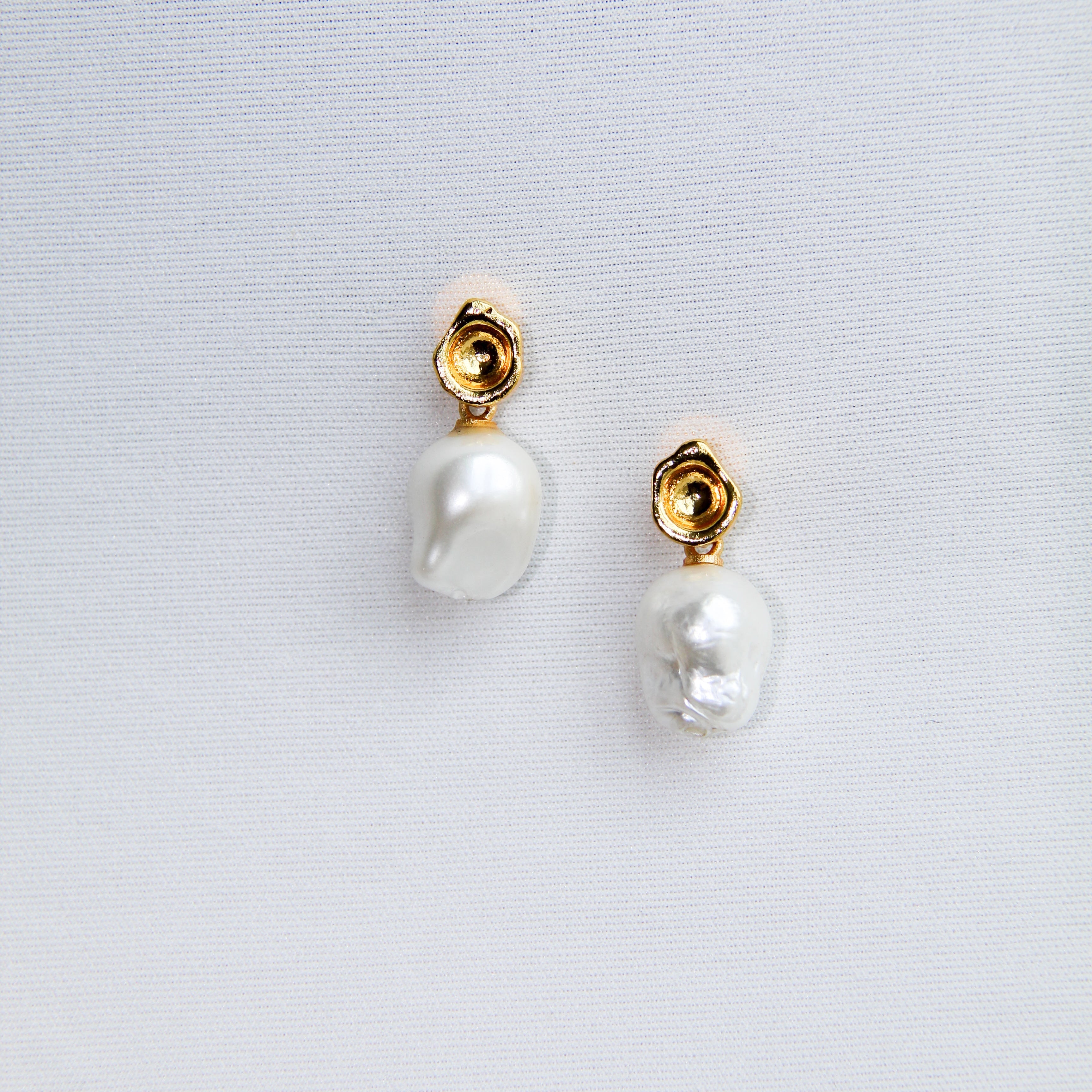 PIA, ARETES DESMONTABLES, CON PIEDRAS NATURALES Y BAÑO DE ORO