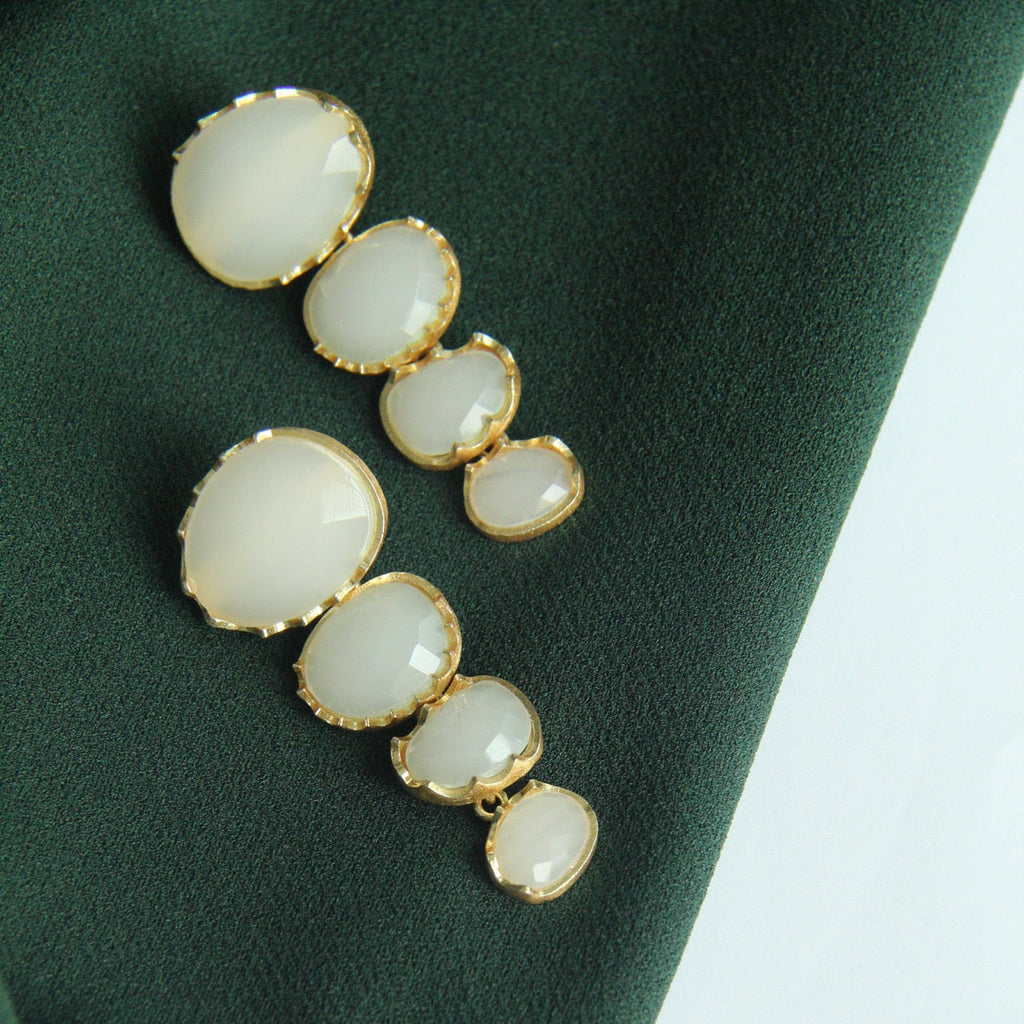 LARA, ARETES DESMONTABLES, CON PIEDRAS NATURALES Y BAÑO DE ORO