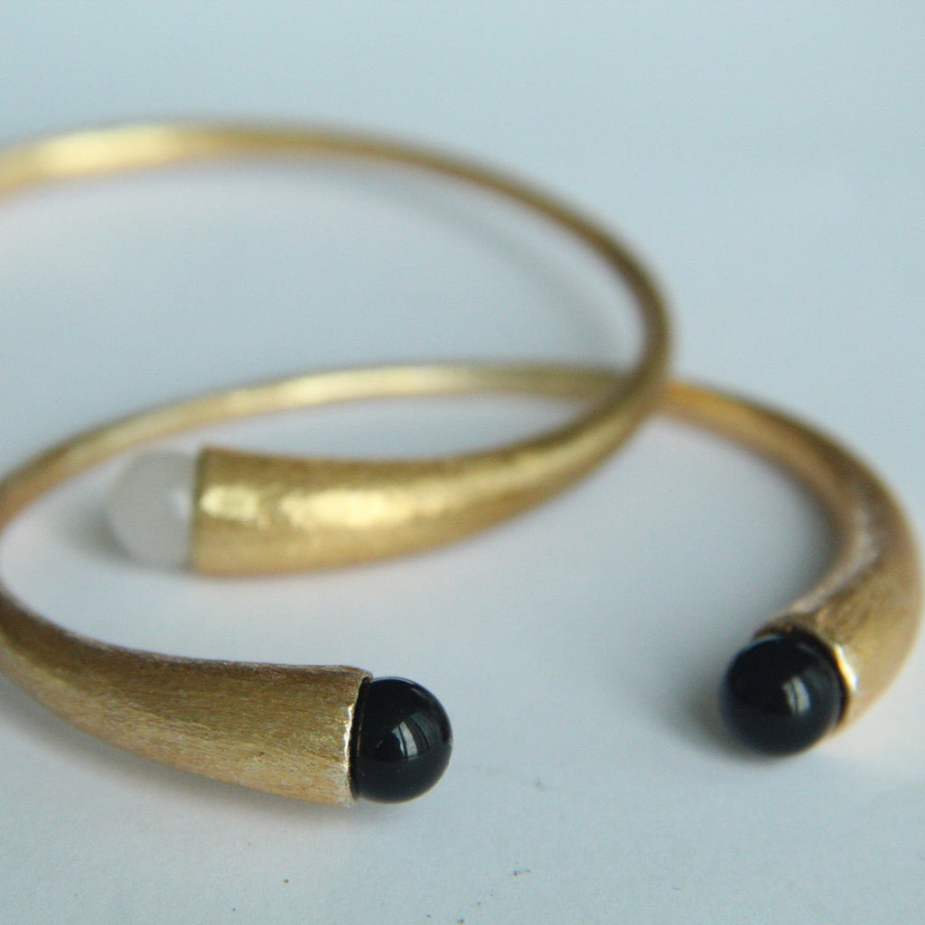 DANIELLE, BRAZALETE CON PIEDRAS NATURALES Y BAÑO DE ORO