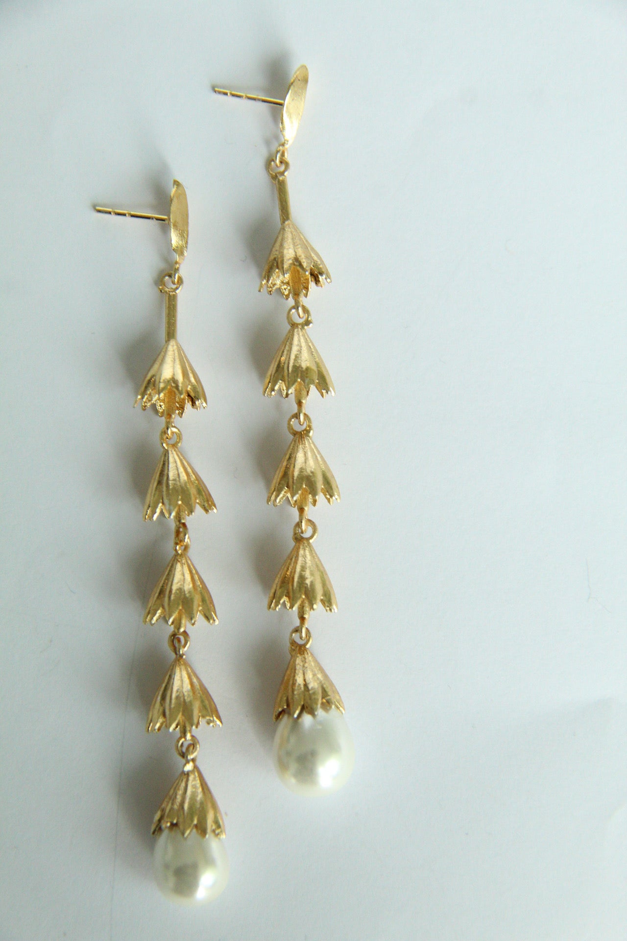 INGRID, ARETES CON PIEDRAS NATURALES Y BAÑO DE ORO