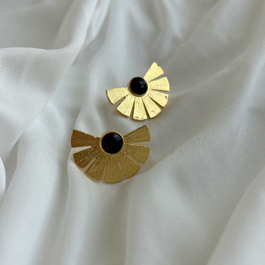 GISELLE, ARETES CON PIEDRAS NATURALES Y BAÑO DE ORO.