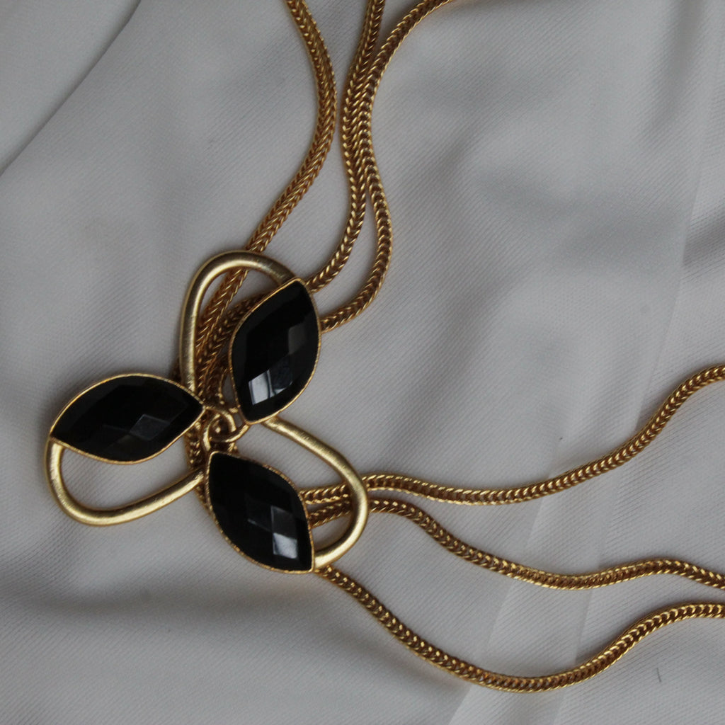 MARIA JOSE, COLLAR TIPO CHOKER CON PIEDRAS NATURALES Y BAÑO DE ORO