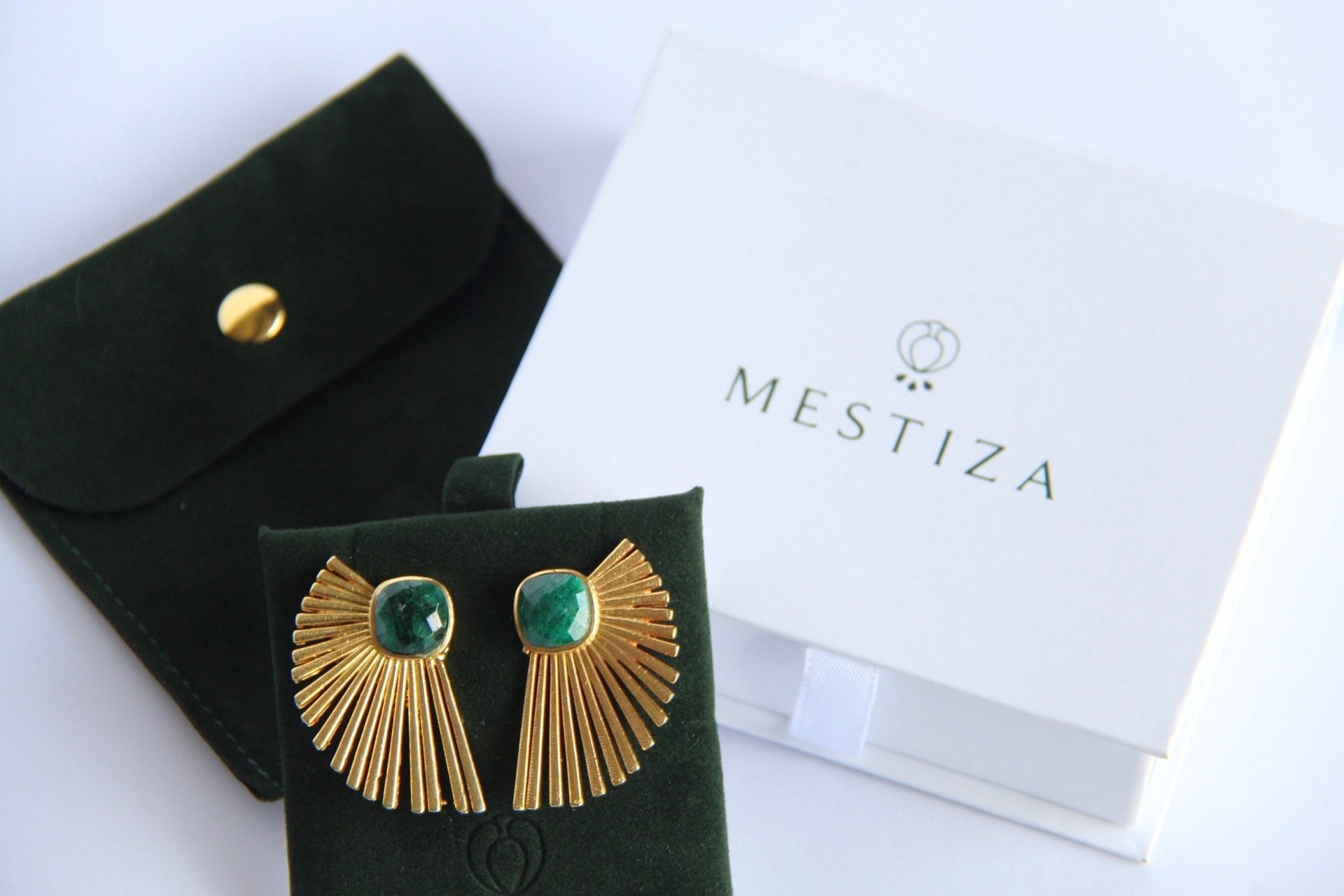 STELLA, aretes con piedras naturales