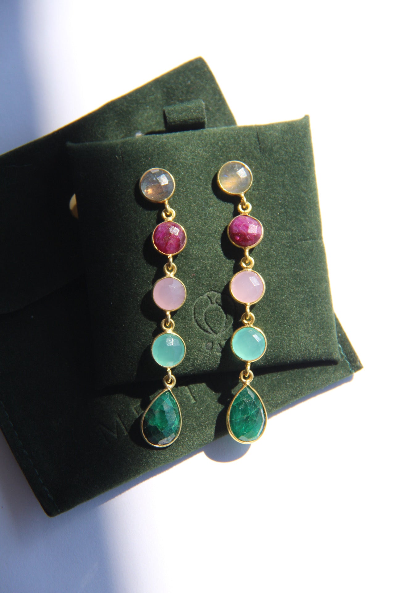 JULIA, aretes de piedras naturales