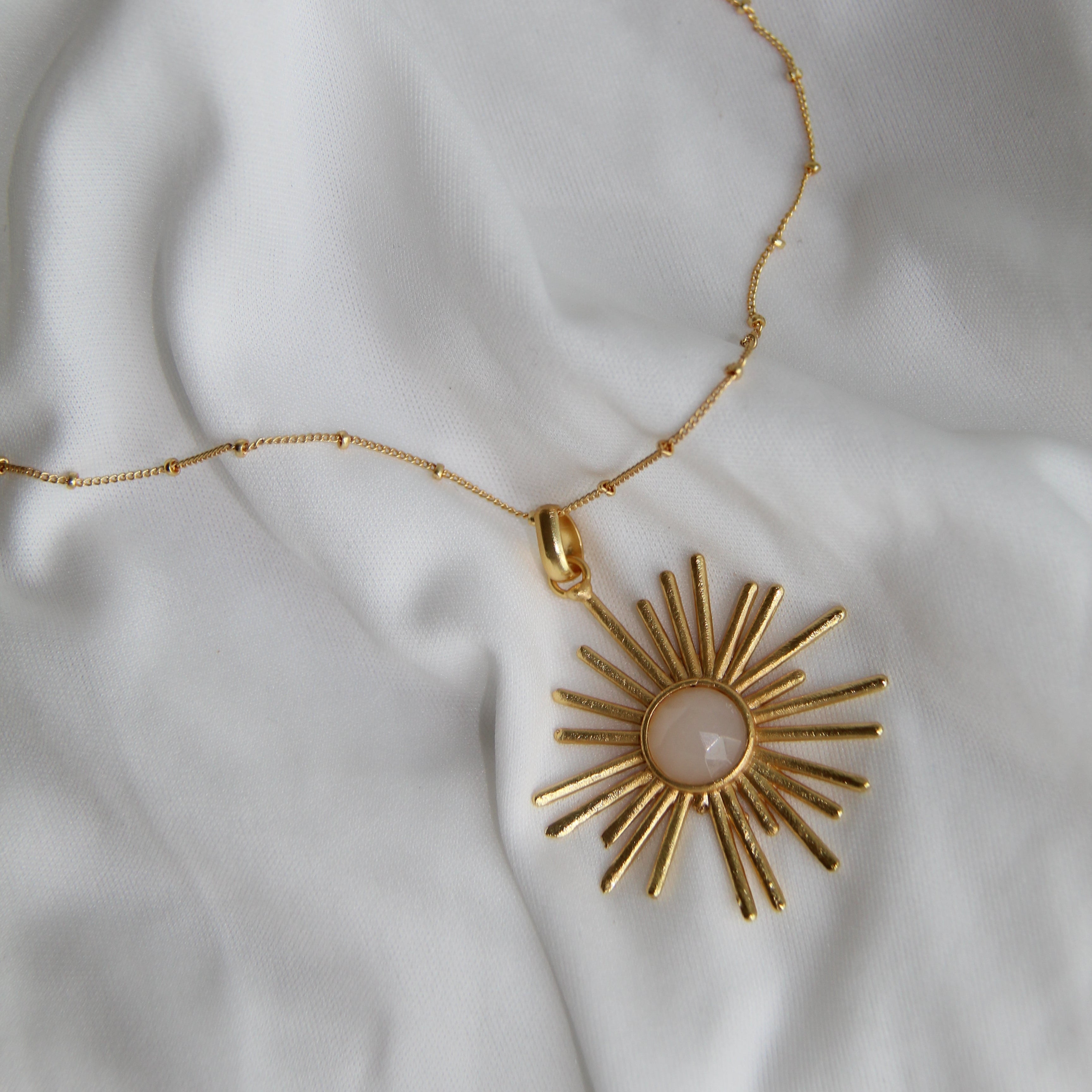 COLLAR ALESSIA  con piedras naturales