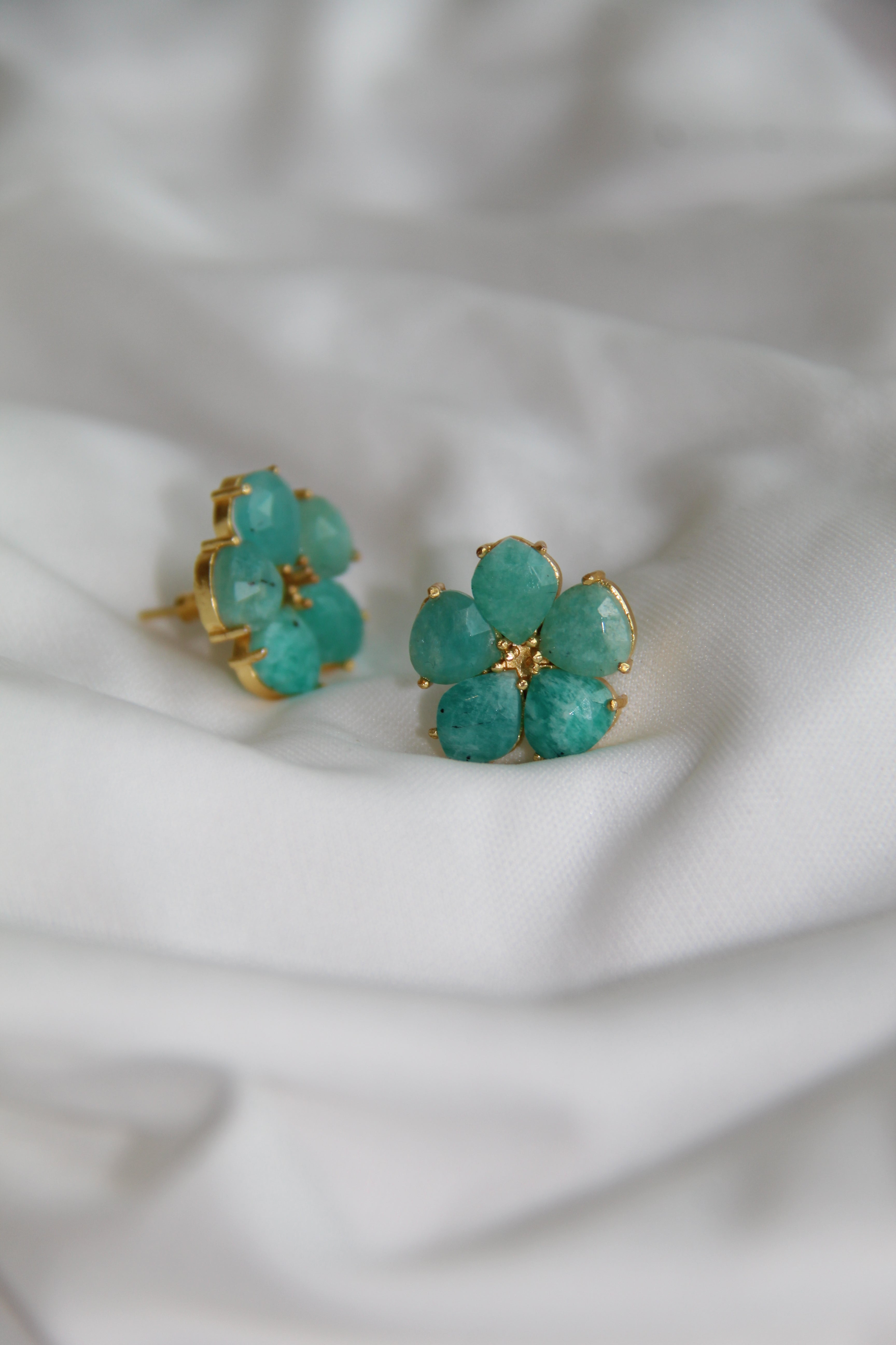 MACA, Aretes con piedras naturales