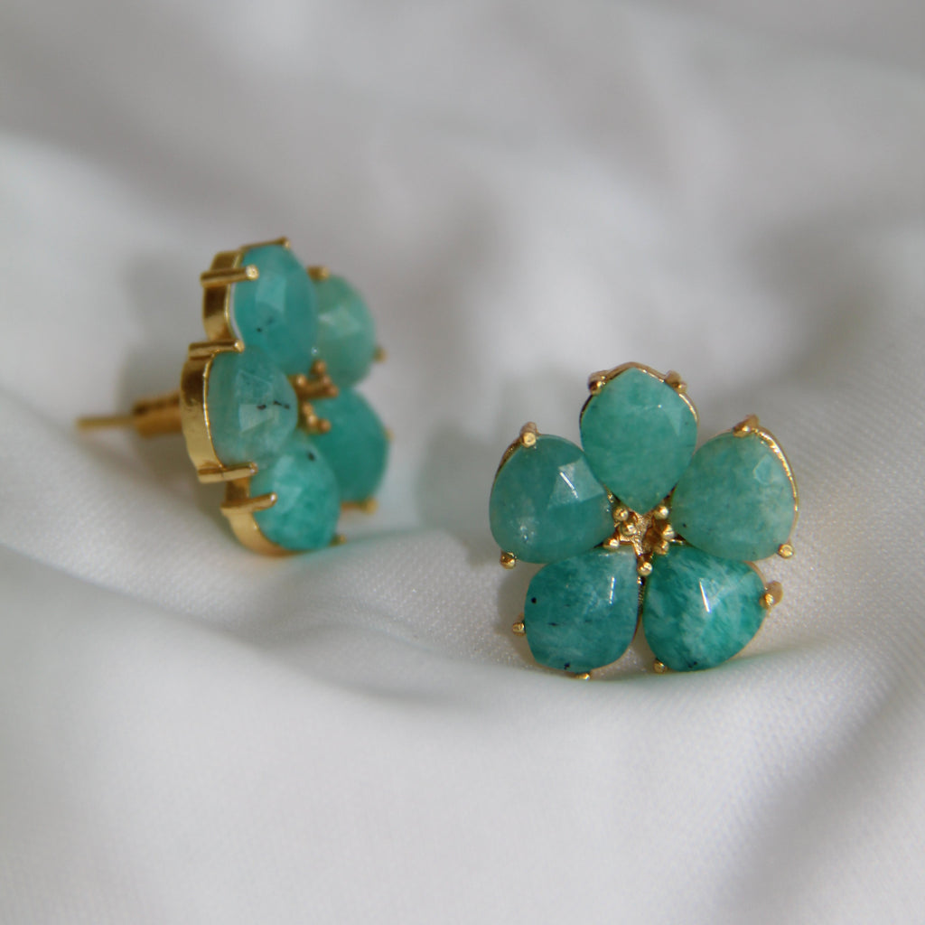 MACA, Aretes con piedras naturales