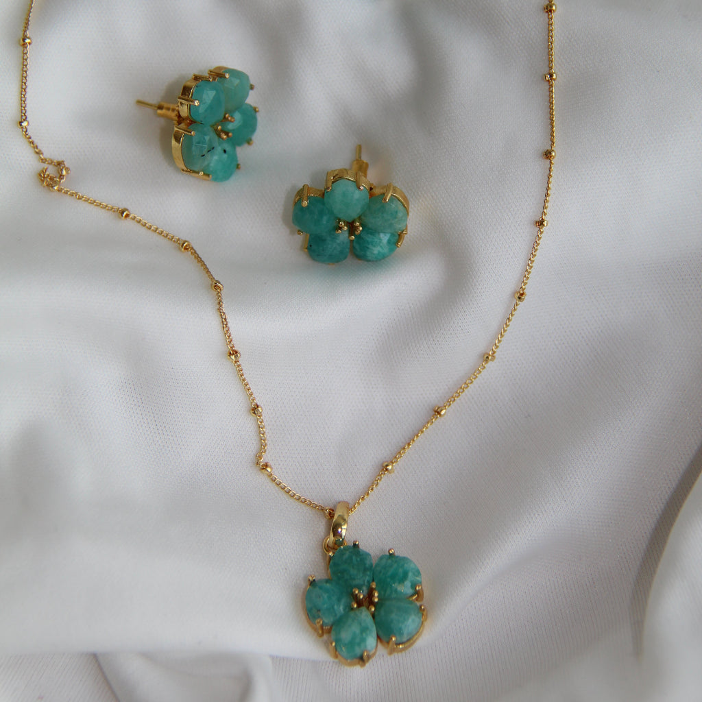 COLLAR MACA, con piedras naturales.