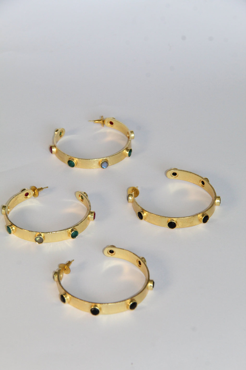 maxi ANNETTE, ARRACADAS CON PIEDRAS NATURALES Y BAÑO DE ORO