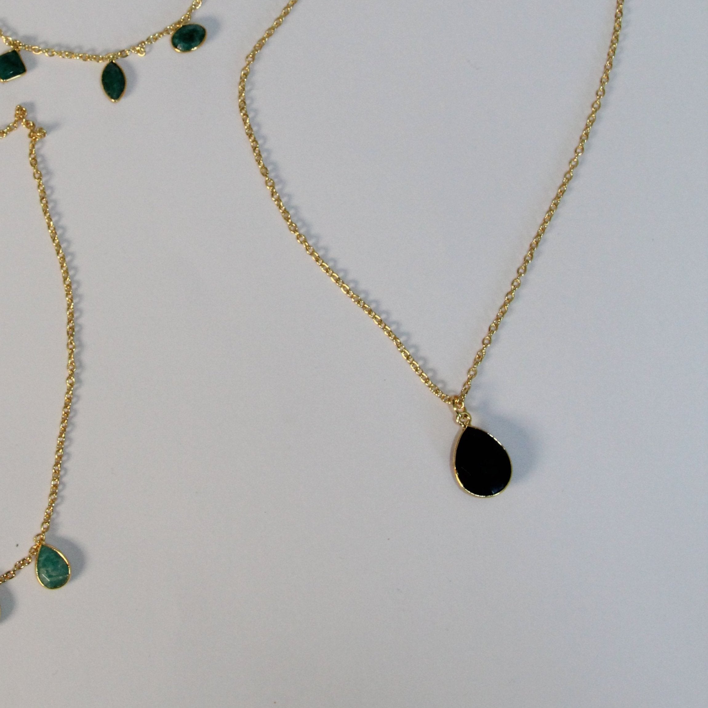 LIA, COLLAR CON PIEDRAS NATURALES