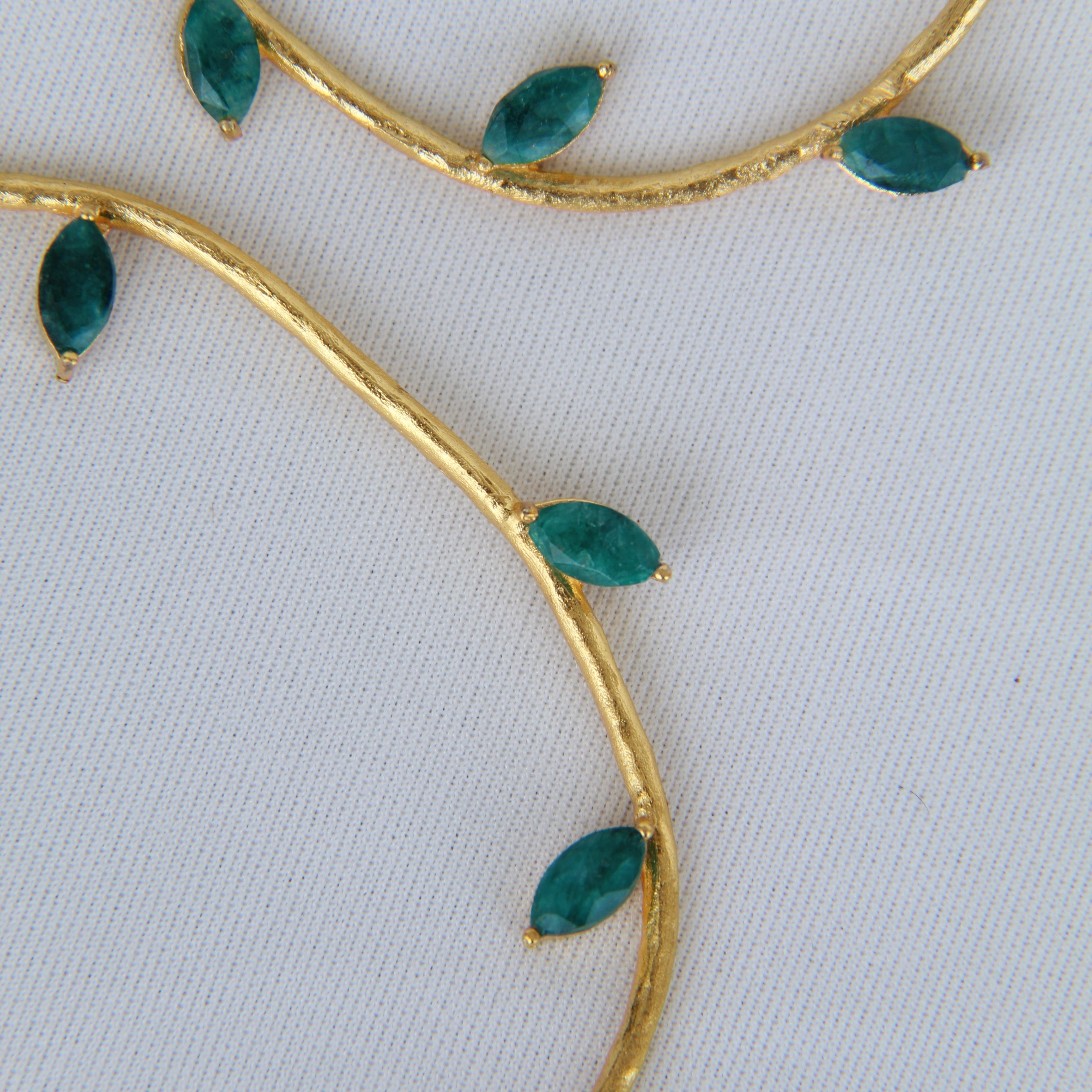 CITRA, ARETES DESMONTABLES CON PIEDRAS NATURALES Y BAÑO DE ORO