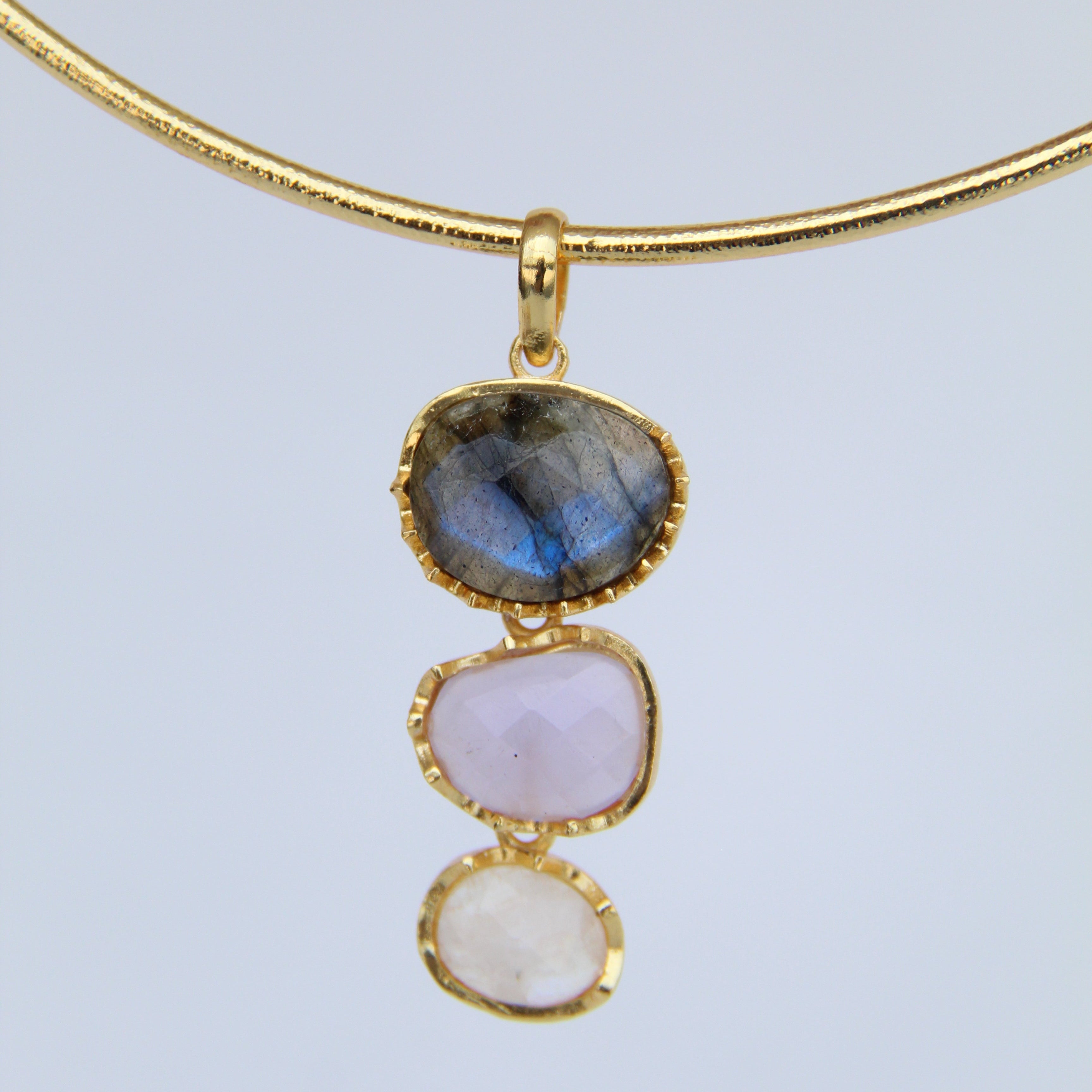 COLLAR LARISSA, desmontable con piedras naturales.