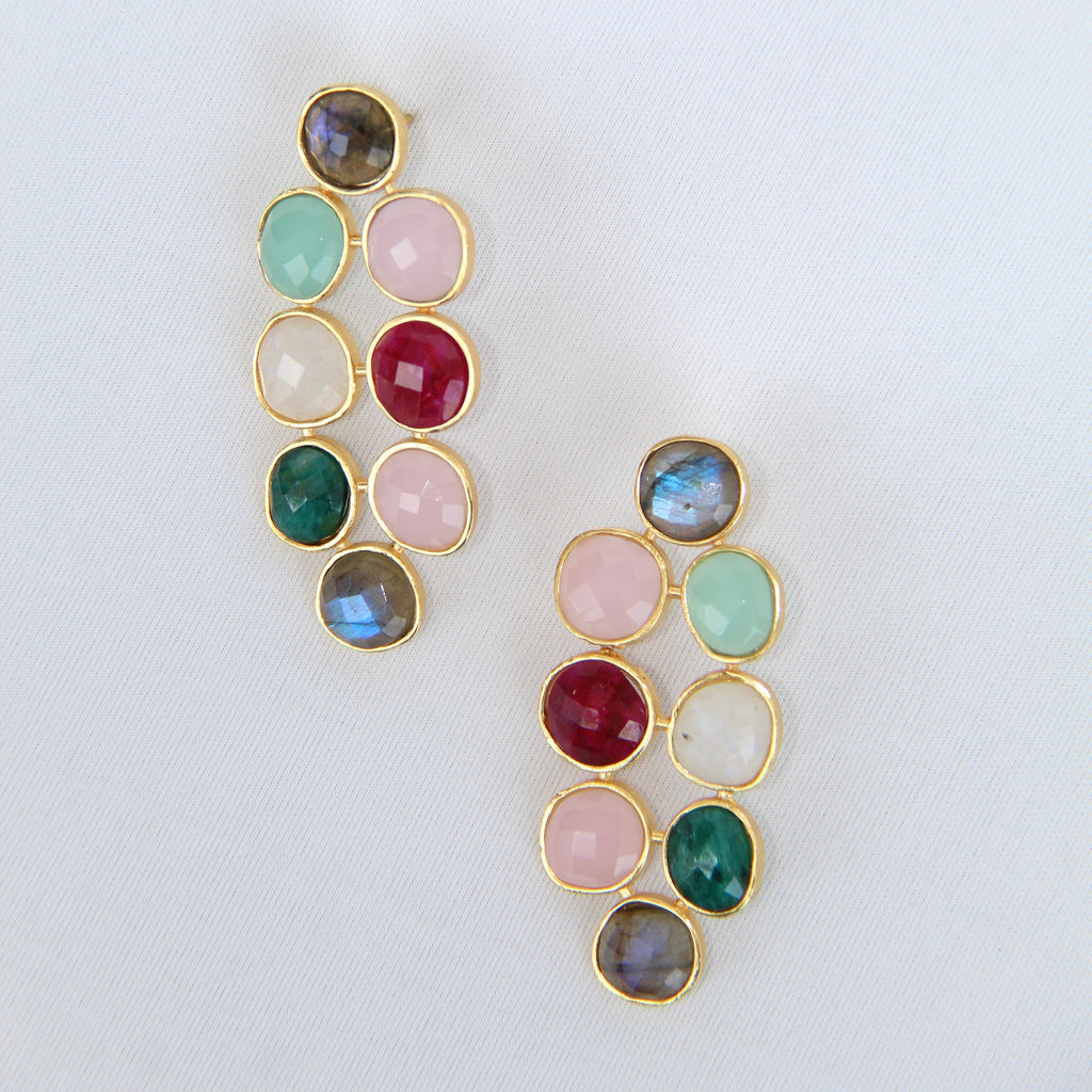 AVIVA, ARETES CON PIEDRAS NATURALES Y BAÑO DE ORO