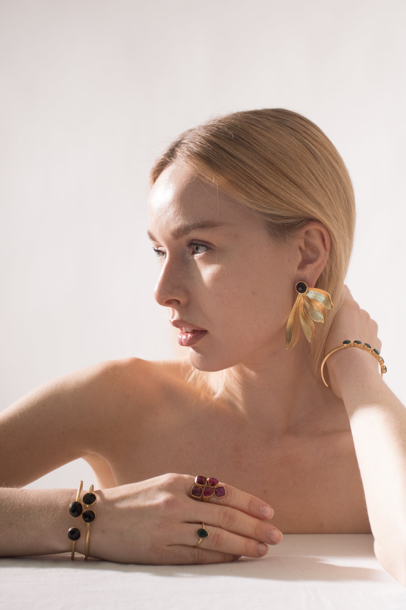 LEONORA, ARETES CON PIEDRAS NATURALES