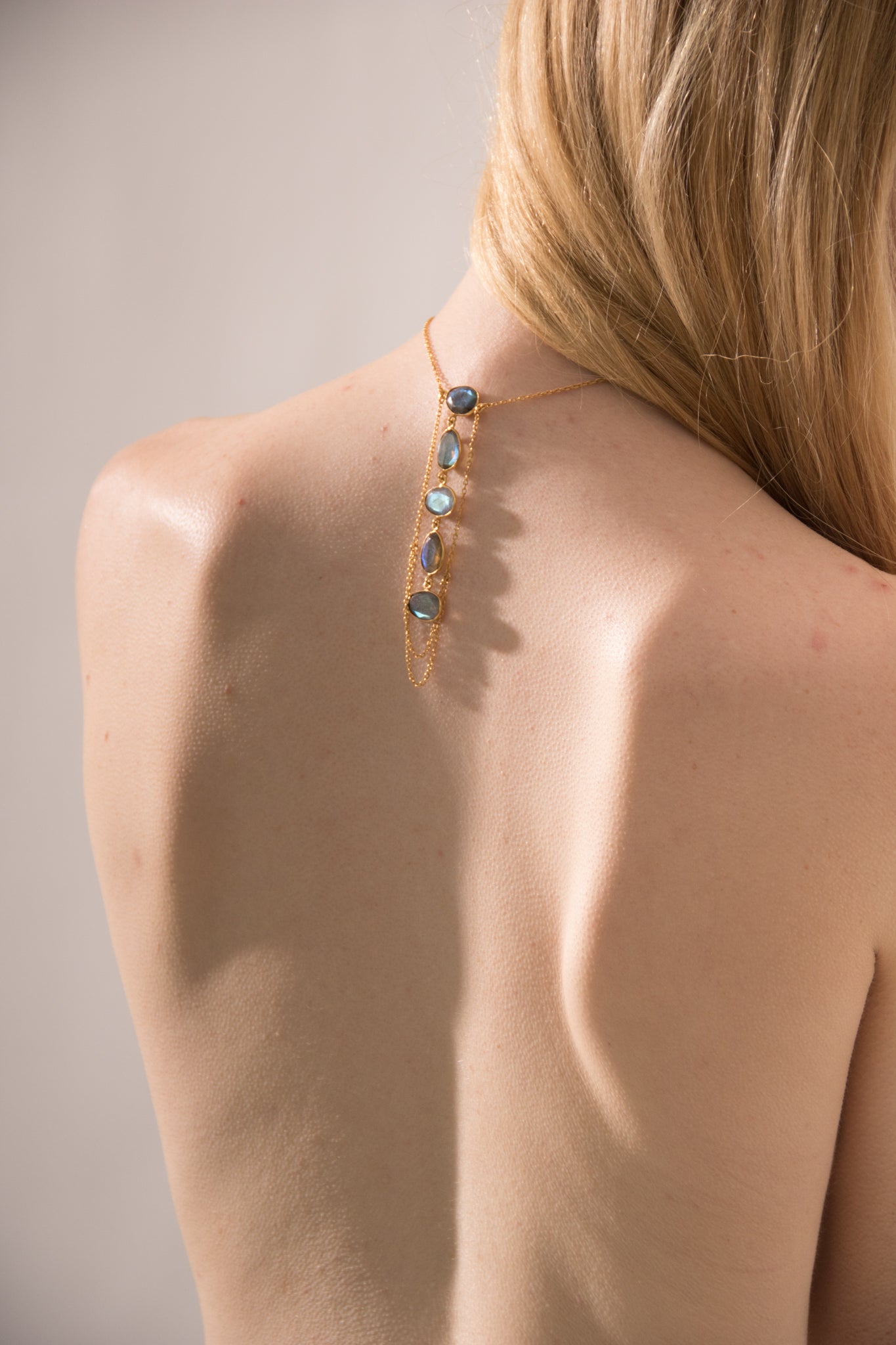 ANABELLA, COLLAR CON PIEDRAS NATURALES