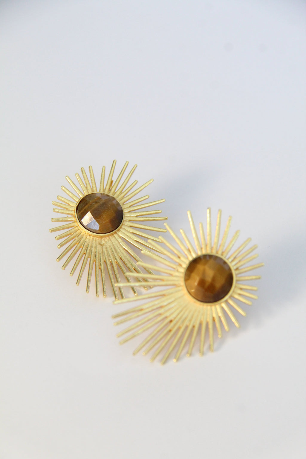 ALEKSANDRA MAXI, ARETES CON PIEDRAS NATURALES Y BAÑO DE ORO