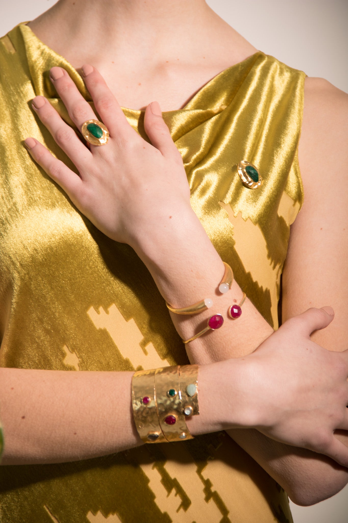 CLOE, BRAZALETE CON PIEDRA NATURAL