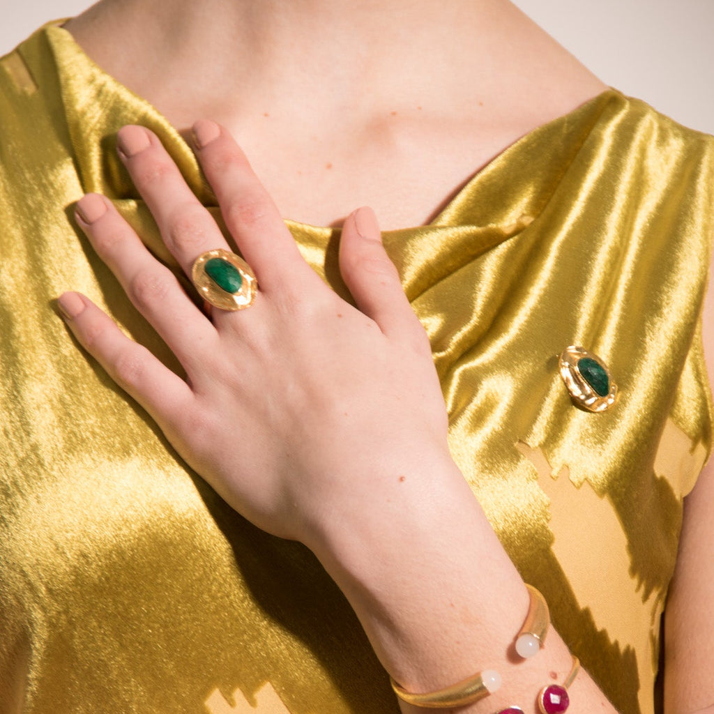 OLIVA, ANILLO CON PIEDRAS NATURALES Y BAÑO DE ORO