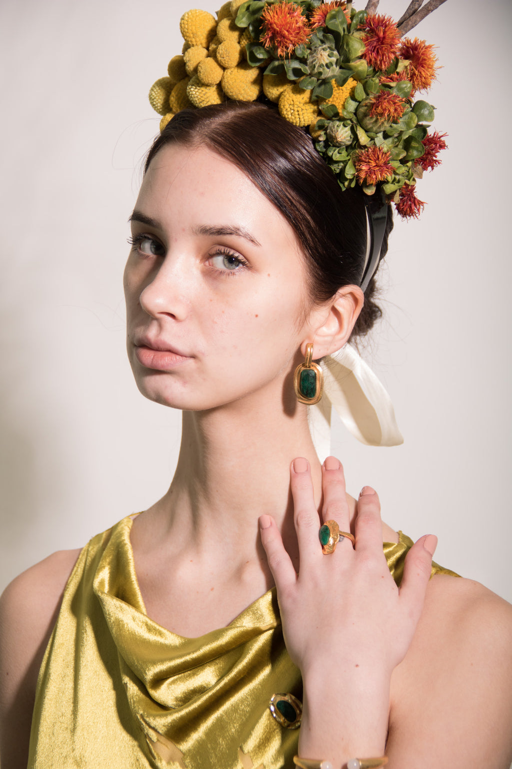 CASSIA , ARETES CON PIEDRAS NATURALES Y BAÑO DE ORO