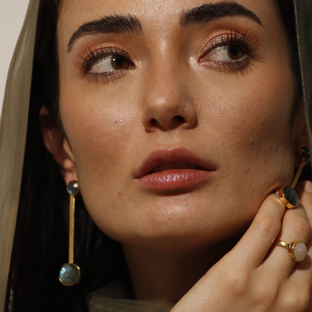 LOLLA, ARETES DESMONTABLES CON PIEDRAS NATURALES Y BAÑO DE ORO