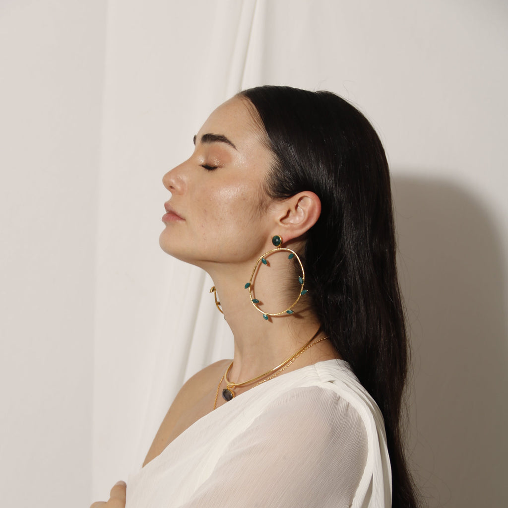 CITRA, ARETES DESMONTABLES CON PIEDRAS NATURALES Y BAÑO DE ORO