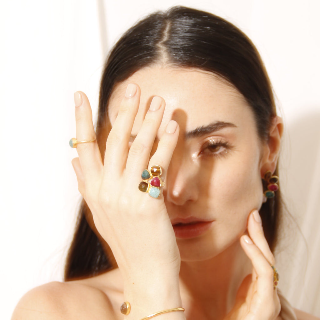 SHINE anillo con piedras y baño de oro de 24k