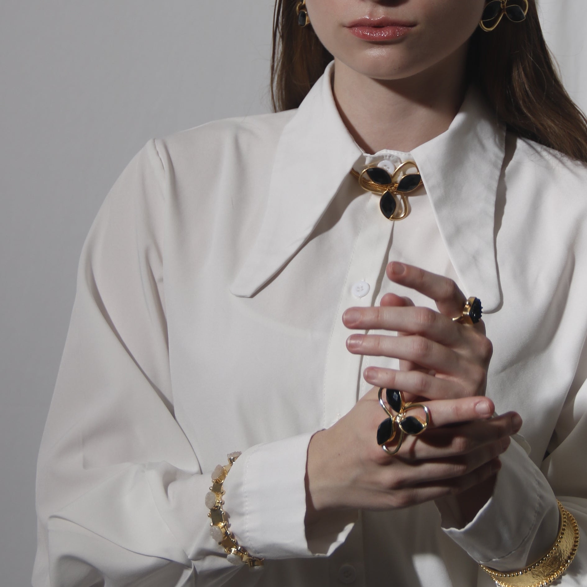 MARIA JOSE, COLLAR TIPO CHOKER CON PIEDRAS NATURALES Y BAÑO DE ORO