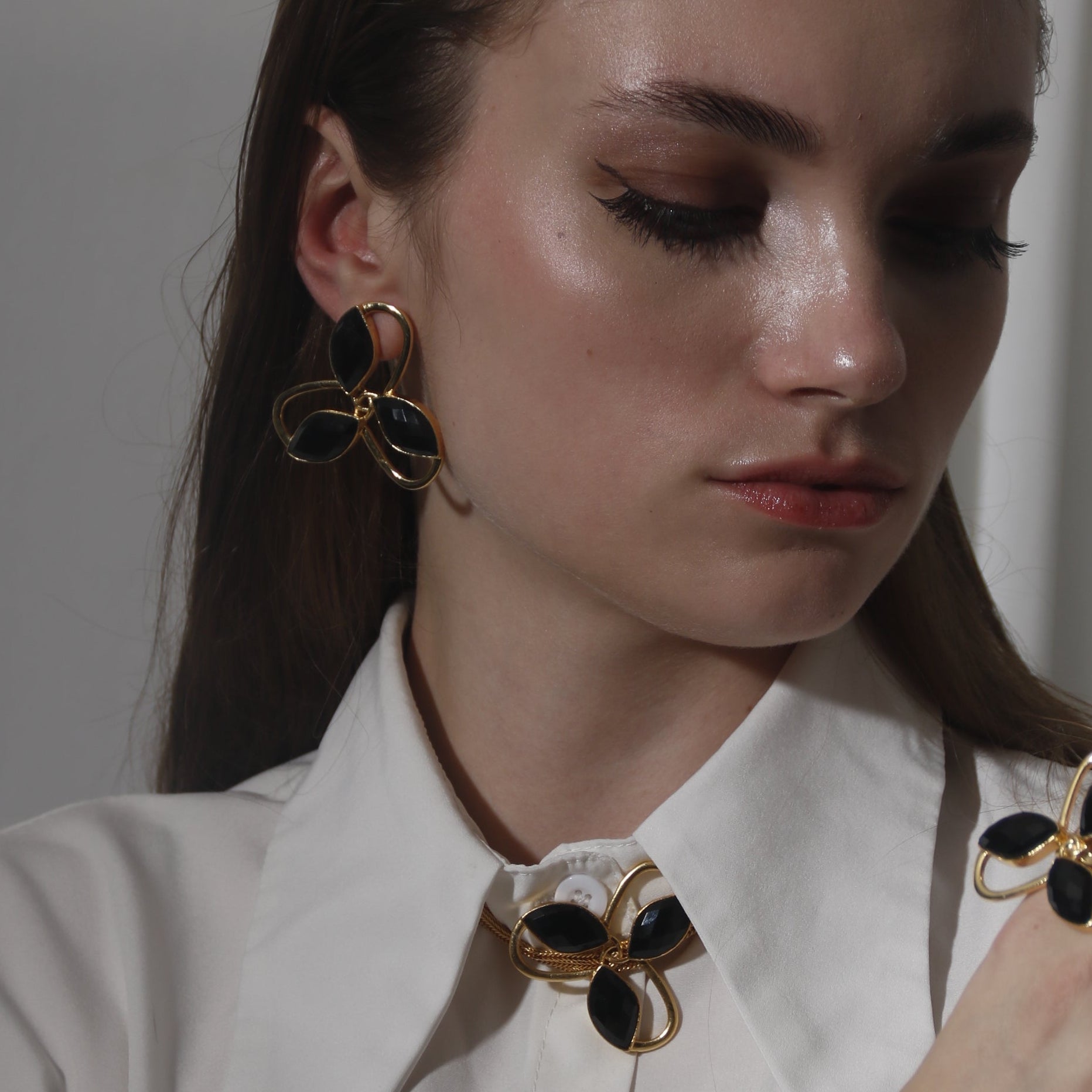 MARIA JOSE,ARETES CON PIEDRAS NATURALES Y BAÑO DE ORO