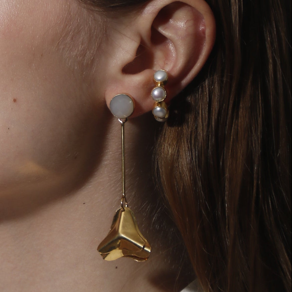 ZORA, EARCUFF CON PIEDRAS NATURALES Y BAÑO DE ORO