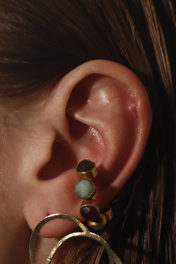 ZORA, EARCUFF CON PIEDRAS NATURALES Y BAÑO DE ORO