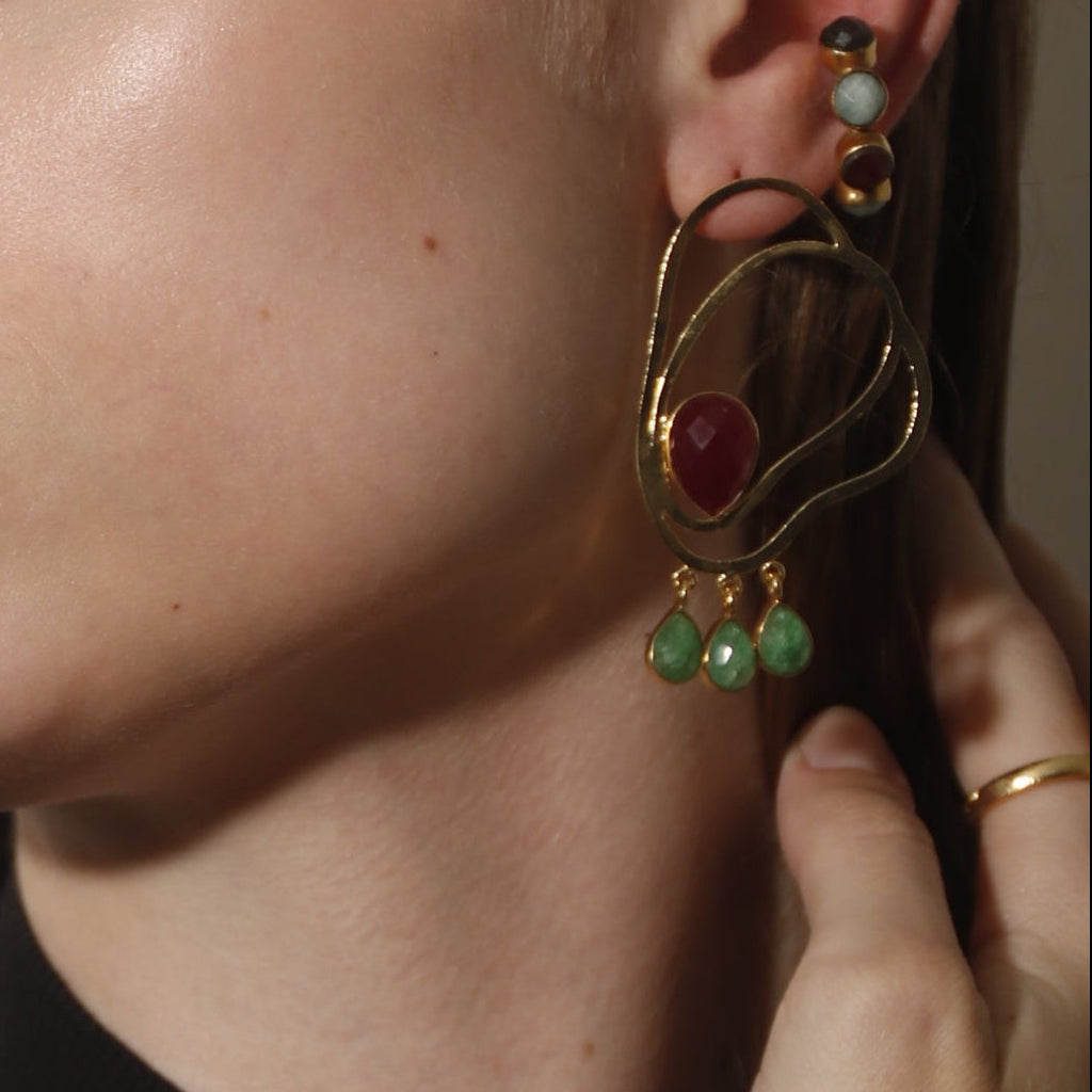 MESTIZA, ARETES CON PIEDRAS NATURALES Y BAÑO DE ORO