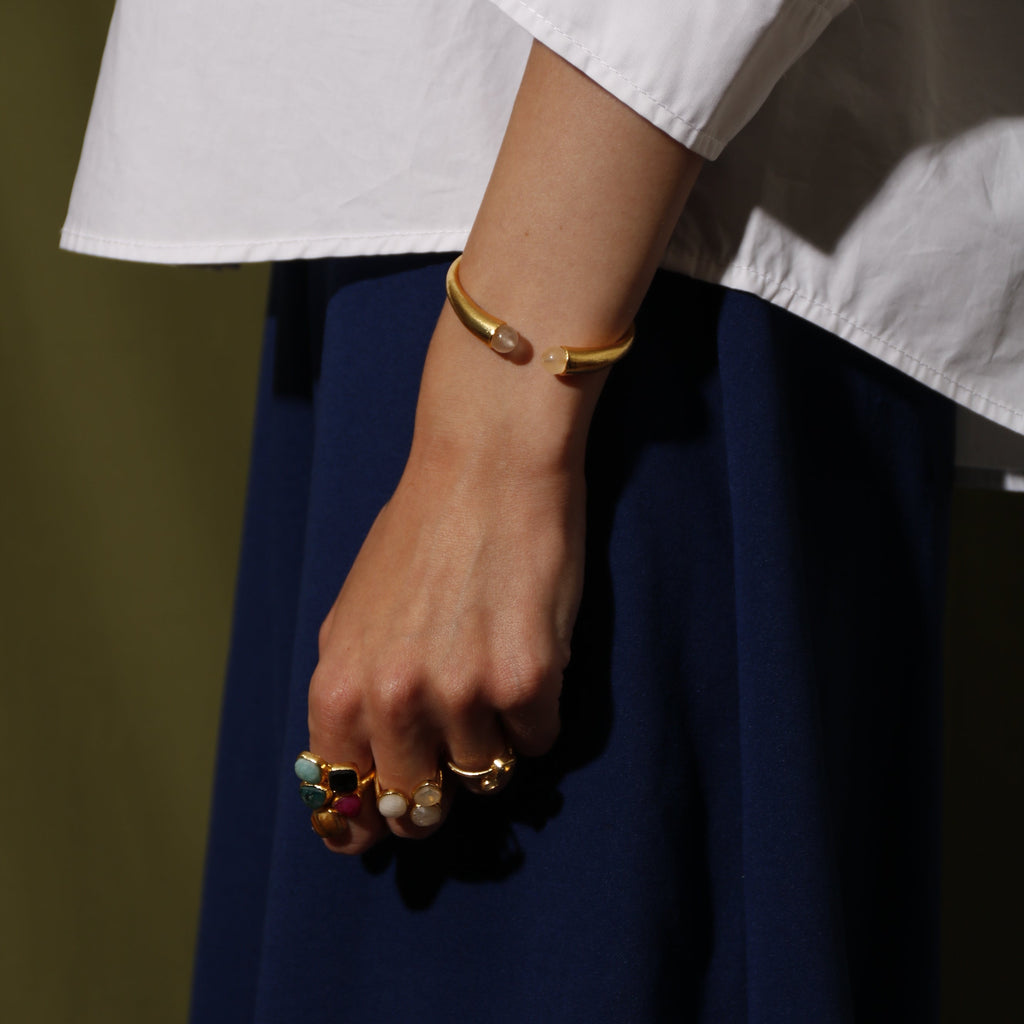 DANIELLE, BRAZALETE CON PIEDRAS NATURALES Y BAÑO DE ORO