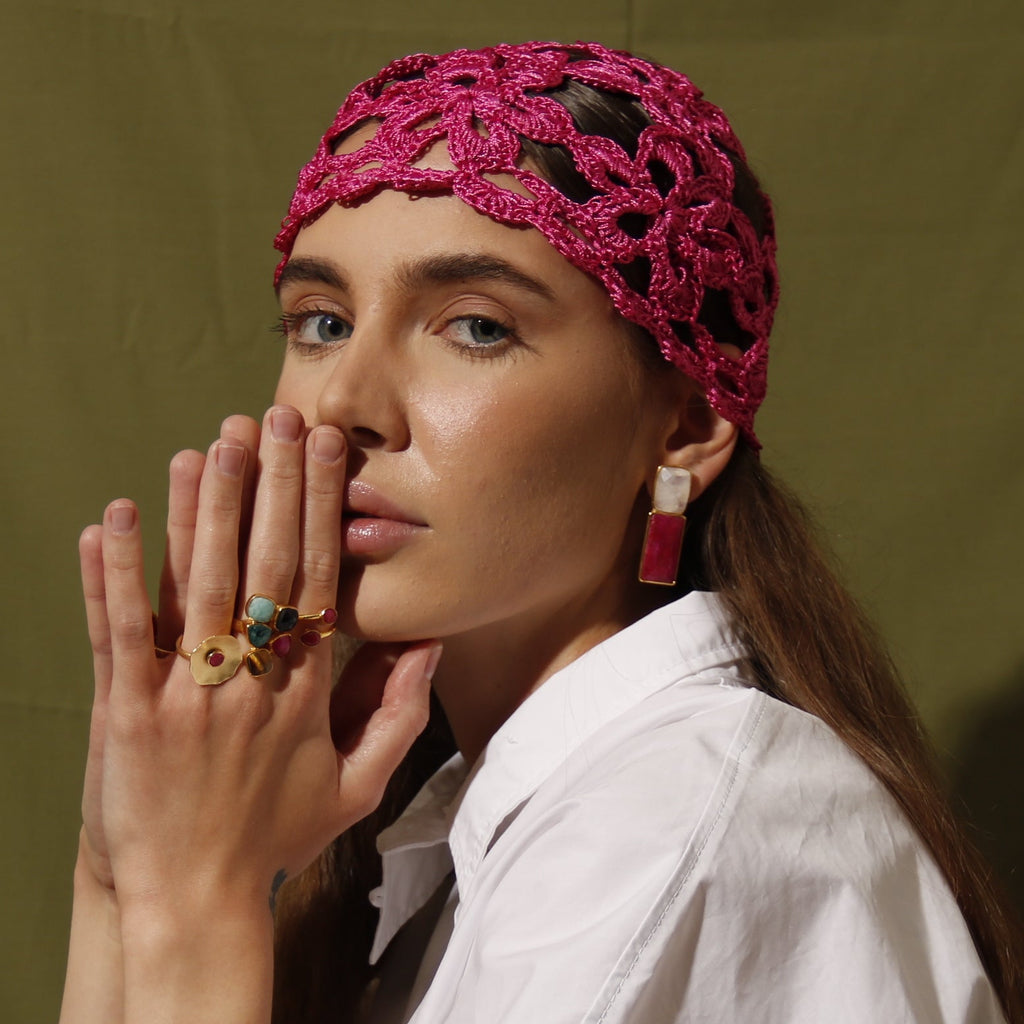 MARINA, ARETES CON PIEDRAS NATURALES Y BAÑO DE ORO