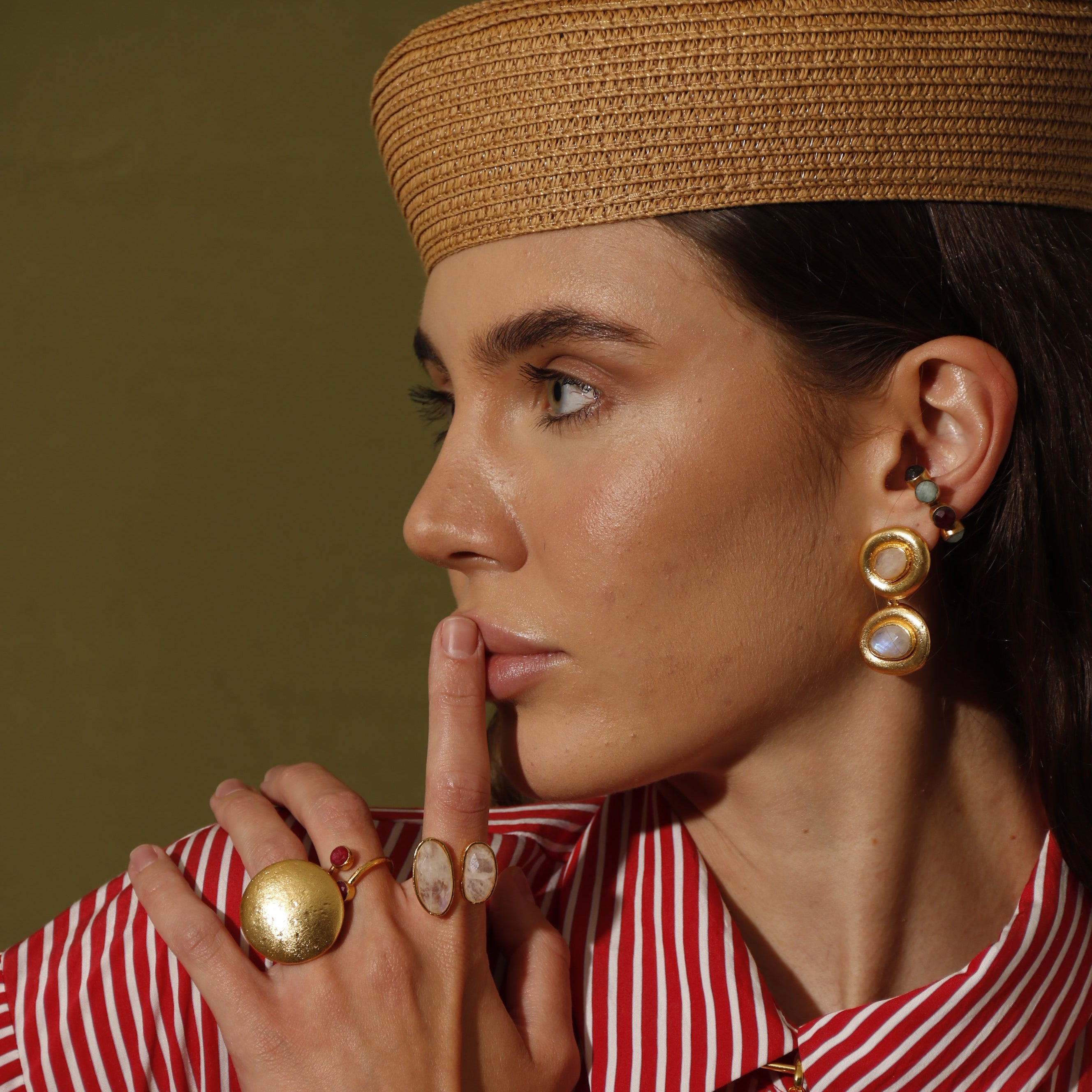 ACACIA, ARETES DESMONTABLES CON PIEDRAS NATURALES Y BAÑO DE ORO