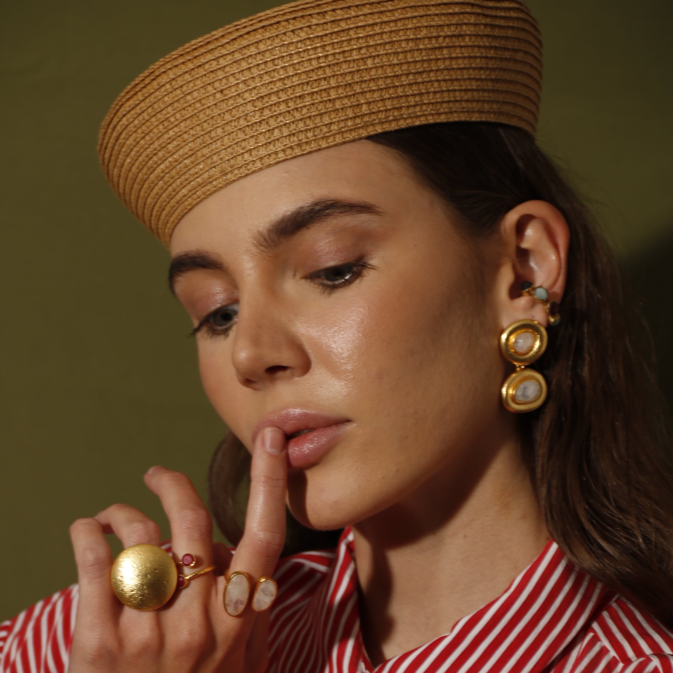 ACACIA, ARETES DESMONTABLES CON PIEDRAS NATURALES Y BAÑO DE ORO